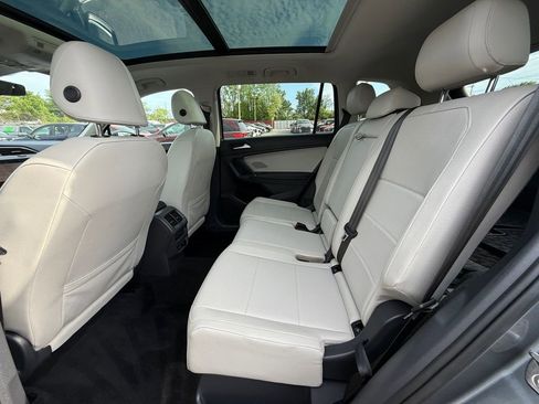 Used 2020 Volkswagen Tiguan SEL AWD/4WD image 24