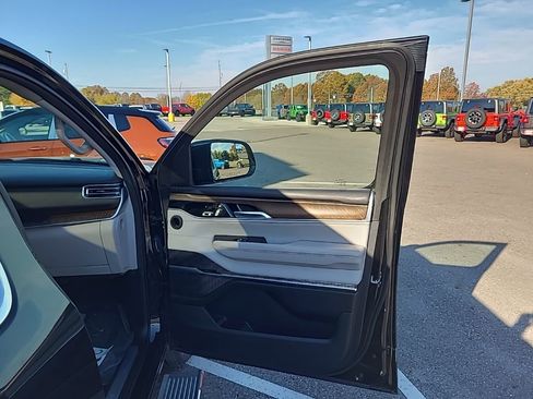 Used 2024 Jeep Grand Wagoneer L 4WD image 36