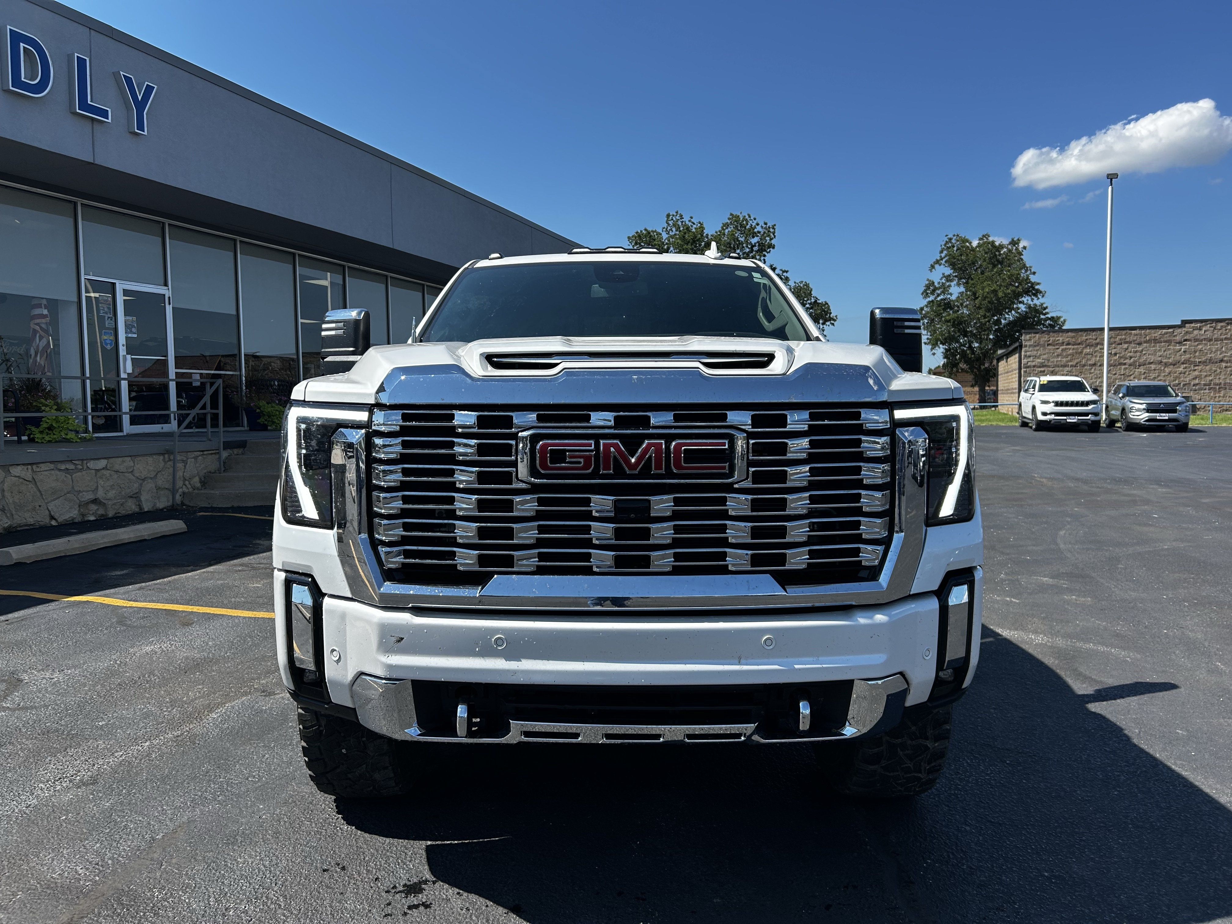 Used 2024 GMC Sierra 2500 Denali w/ Max Trailering Package AWD/4WD image 5