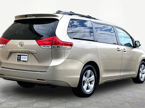 Used 2012 Toyota Sienna LE w/ Towing Pkg FWD image 13