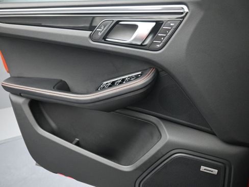 Certified 2025 Porsche Macan image 24