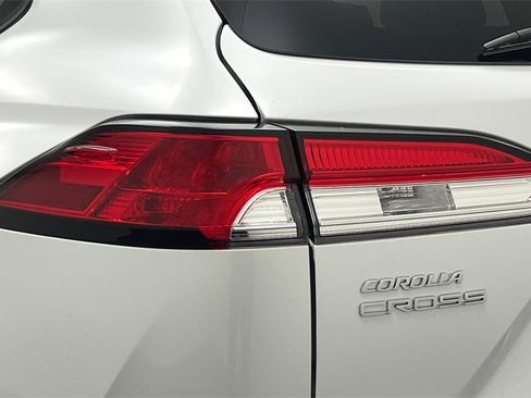 Certified 2022 Toyota Corolla Cross LE image 24