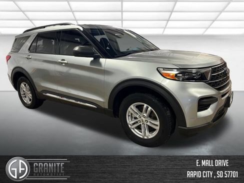 Used 2024 Ford Explorer XLT AWD/4WD image 8