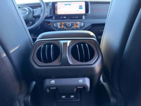 New 2025 Jeep Wrangler Unlimited Rubicon image 24