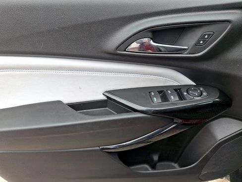 Used 2025 Chevrolet Trax LT image 11