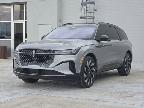 Used 2024 Lincoln Nautilus Reserve w/ Equipment Group 202A image 4