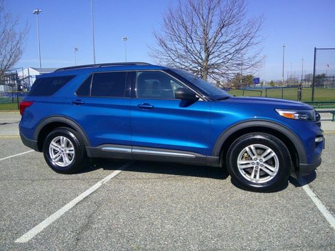 Used 2020 Ford Explorer XLT w/ Equipment Group 202A image 8