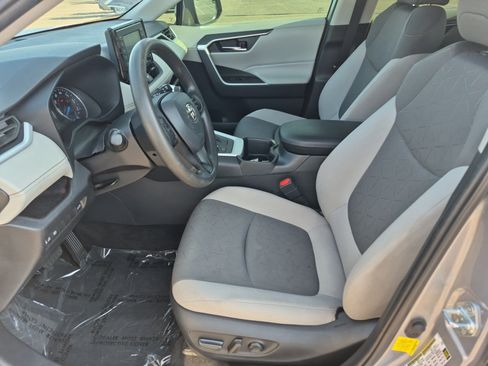 Certified 2022 Toyota RAV4 XLE w/ Convenience Package AWD/4WD image 16