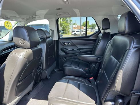 Used 2020 Chevrolet Traverse LT w/ Driver Confidence II Package AWD/4WD image 10