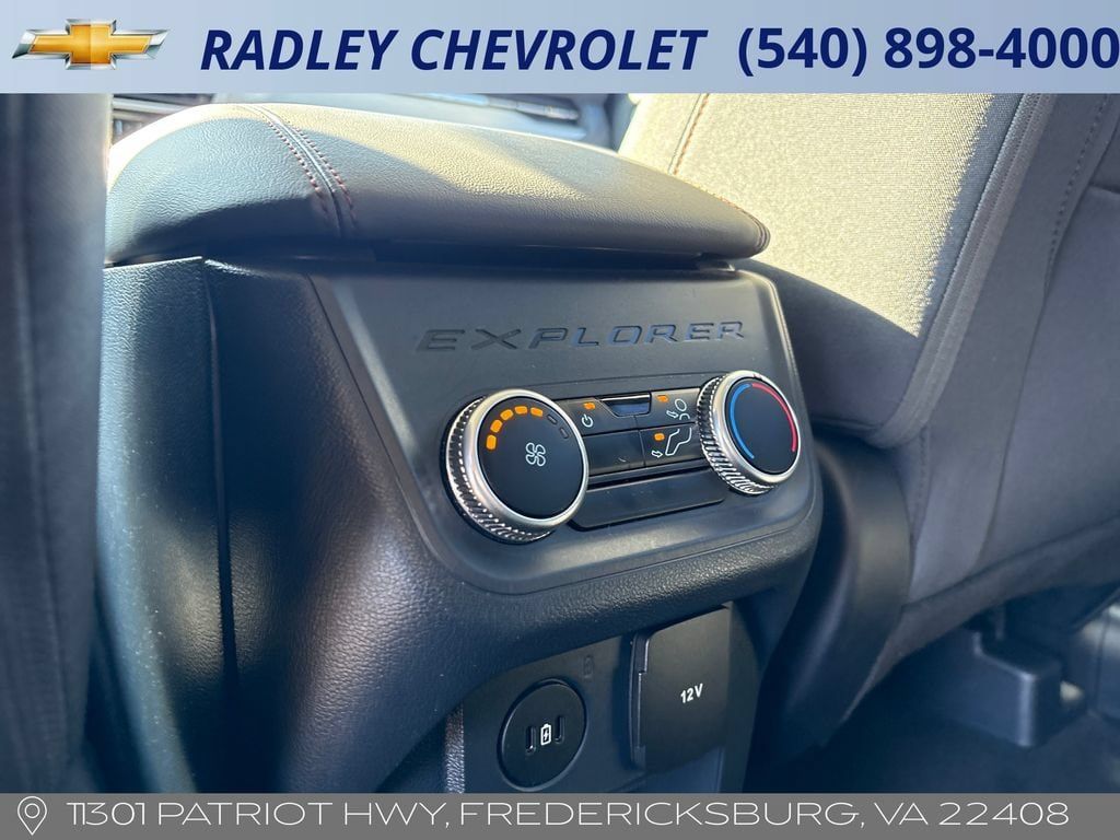 Used 2025 Ford Explorer Active AWD/4WD image 14