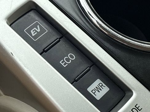 Used 2012 Toyota Prius V Five image 31