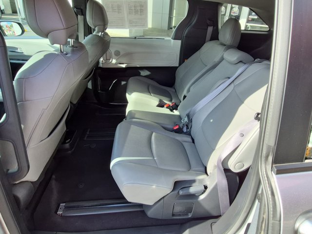 Used 2025 Toyota Sienna XLE FWD image 14