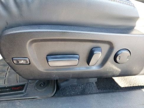 Certified 2019 Toyota Highlander XLE w/ Preferred Accessory Package image 19