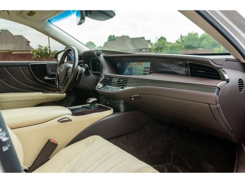 Used 2018 Lexus LS 500 w/ Interior Upgrade Package RWD image 17