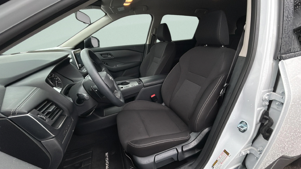 Used 2025 Nissan Rogue S FWD image 15