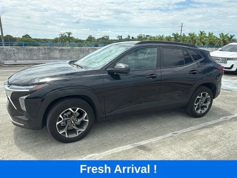 Used 2024 Chevrolet Trax LT FWD image 1