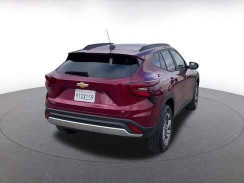 Used 2025 Chevrolet Trax LT w/ LT Convenience Package image 14