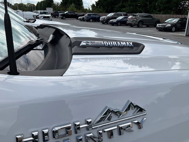 Used 2024 Chevrolet Silverado 2500 High Country w/ High Country Premium Package AWD/4WD image 10