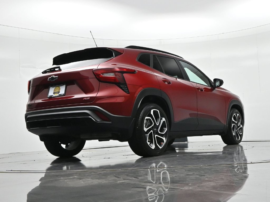 Used 2025 Chevrolet Trax RS w/ Sunroof Package FWD image 21