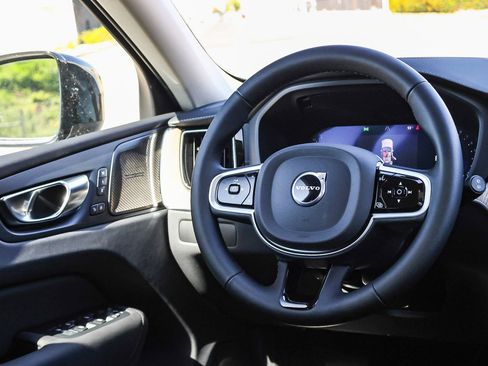 New 2026 Volvo XC60 B5 Ultra w/ Climate Package image 24