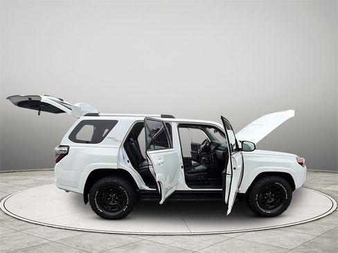 Used 2018 Toyota 4Runner TRD Off-Road Premium image 44