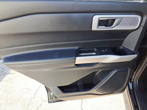 Certified 2022 Ford Explorer Limited w/ Equipment Group 301A image 7
