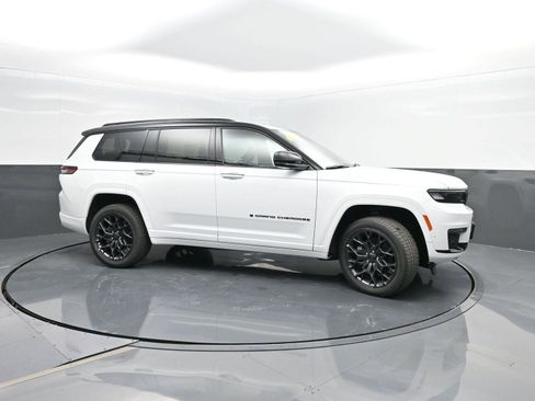 Used 2025 Jeep Grand Cherokee L Summit image 3