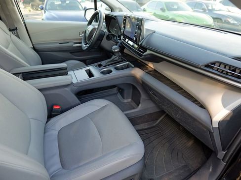 Used 2023 Toyota Sienna Limited AWD/4WD image 33