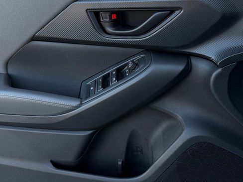 Used 2025 Subaru Crosstrek 2.0i Premium image 24