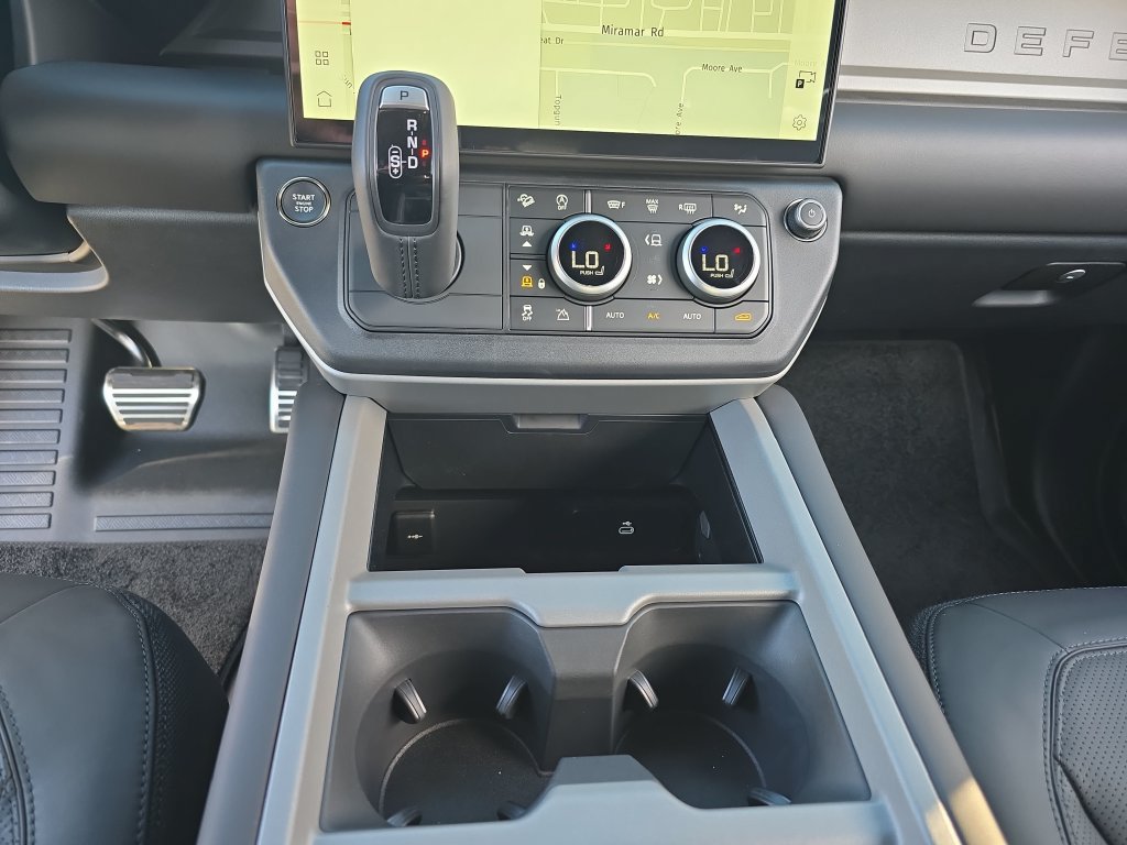 New 2026 Land Rover Defender 90 V8 AWD/4WD image 25