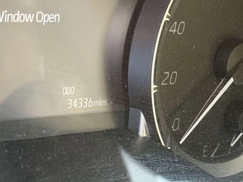 Used 2023 Toyota Highlander LE FWD image 9