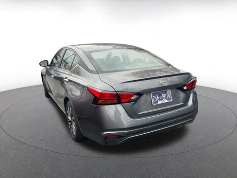 Used 2025 Nissan Altima 2.5 SV image 5
