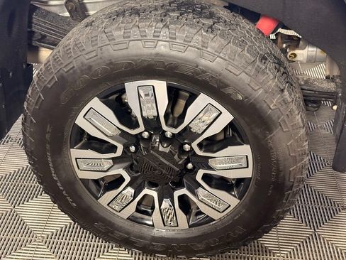 Used 2024 GMC Sierra 2500 Denali AWD/4WD image 16
