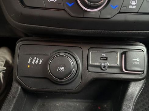 Used 2020 Jeep Renegade Latitude w/ Cold Weather Group image 25