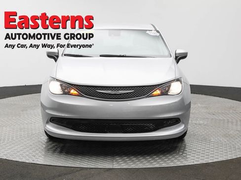 Used 2023 Chrysler Voyager LX image 2