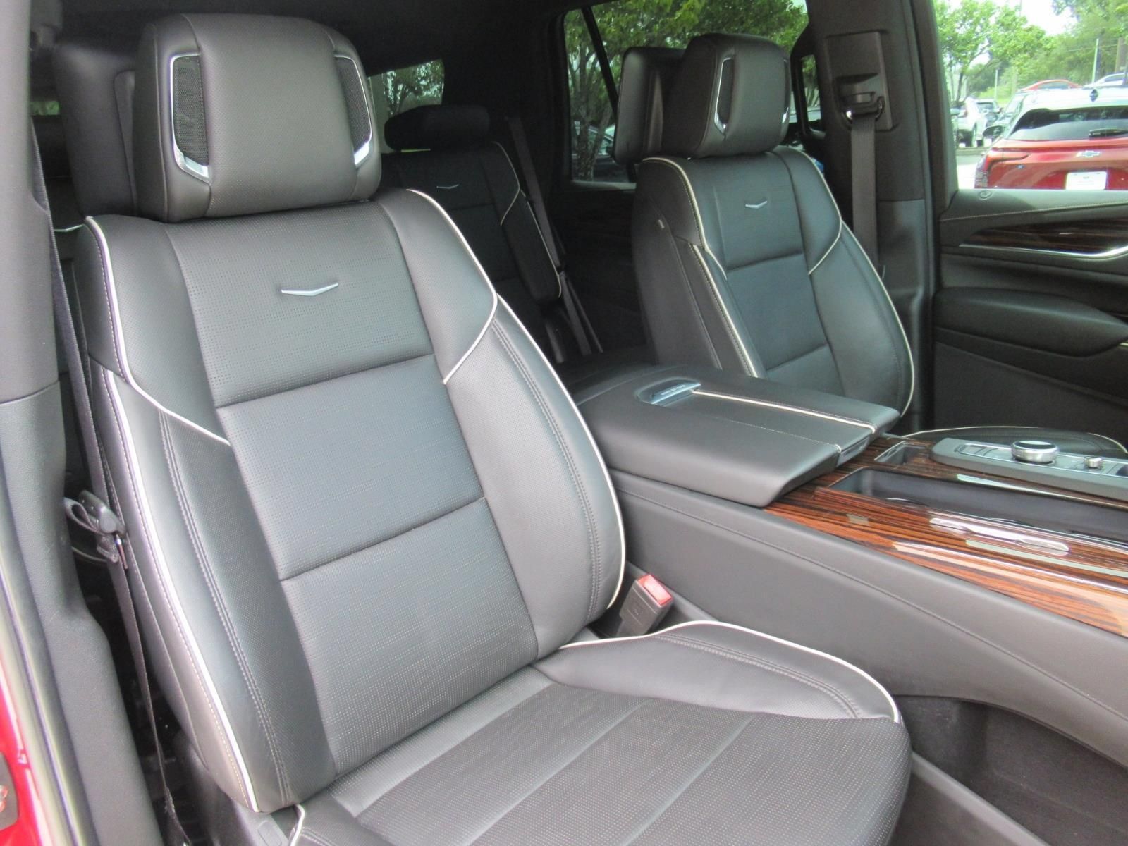 Used 2023 Cadillac Escalade Premium Luxury w/ LPO, Radiant Package AWD/4WD image 8