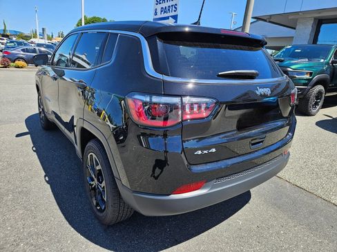 Used 2025 Jeep Compass Sport AWD/4WD image 3