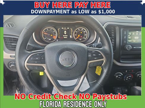Used 2015 Jeep Cherokee Sport FWD image 3