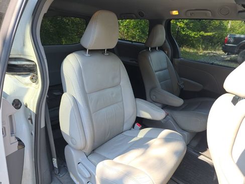 Used 2018 Toyota Sienna XLE w/ XLE Navigation Package AWD/4WD image 14