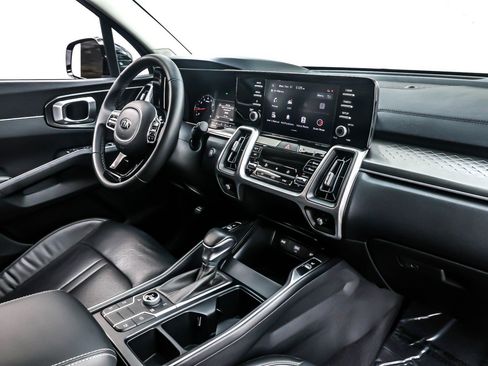 Used 2021 Kia Sorento S image 16