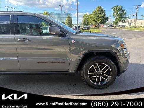 Used 2021 Jeep Grand Cherokee Trailhawk w/ Trailhawk Luxury Group AWD/4WD image 6