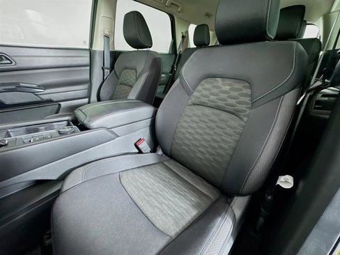 Certified 2024 Nissan Pathfinder SV image 12