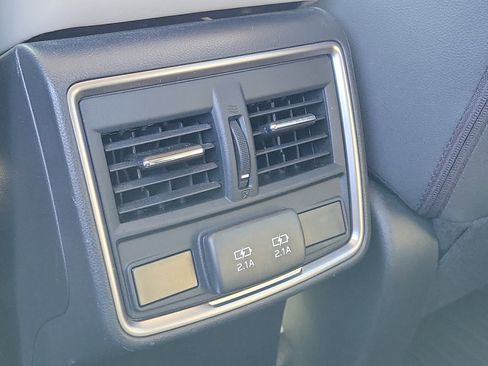 Used 2019 Subaru Forester Premium image 17