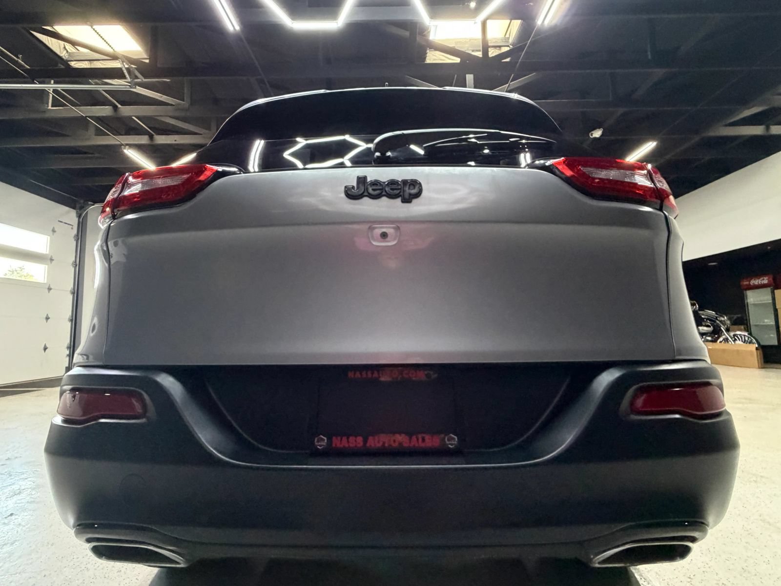 Used 2016 Jeep Cherokee Latitude FWD image 13