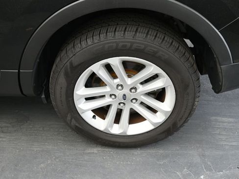 Used 2015 Ford Explorer XLT w/ Equipment Group 201B FWD image 14