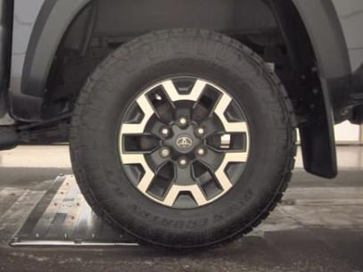 Used 2021 Toyota Tacoma TRD Off-Road w/ Technology Package AWD/4WD image 9