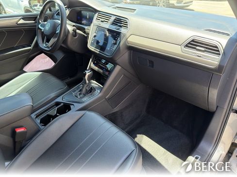 Used 2023 Volkswagen Tiguan SE R-Line FWD image 32