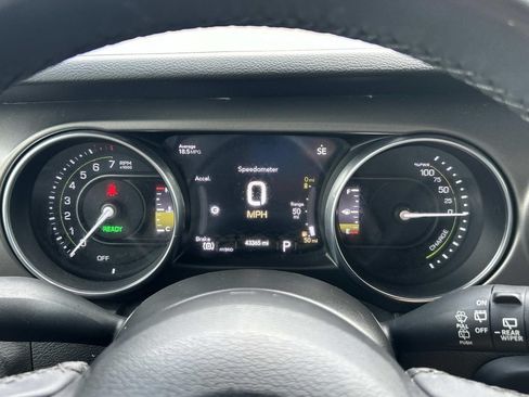 Used 2023 Jeep Wrangler Unlimited w/ Sun & Screen Package AWD/4WD image 39