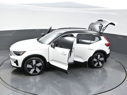 Used 2024 Volvo XC40 Recharge Ultimate w/ Protection Package Premier image 36