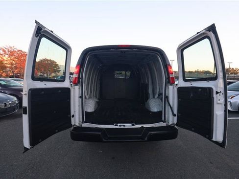 Used 2018 Chevrolet Express 2500 w/ Driver Convenience Package RWD image 13
